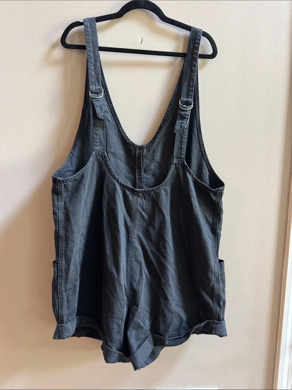 Sleeveless Black Cotton Romper with Front Pockets - Picture 2 of 7